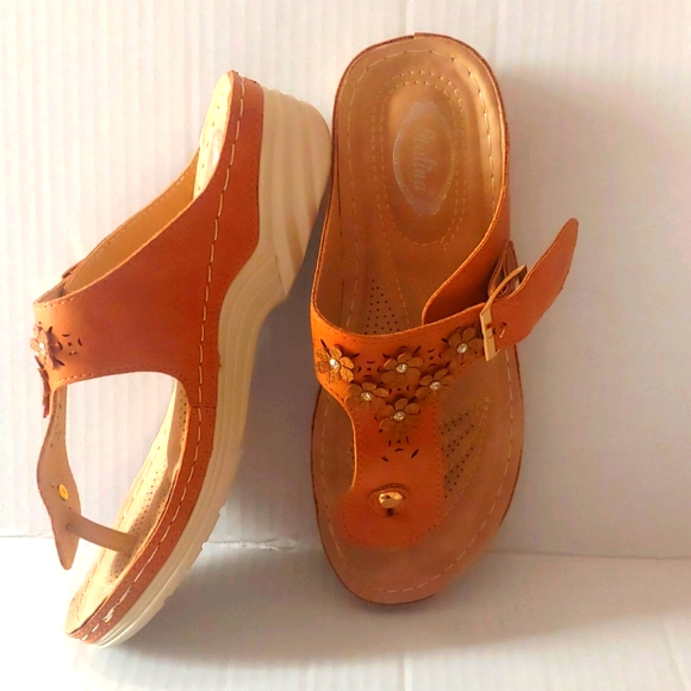 NWOT Italina sandals, tan brownish, size 37